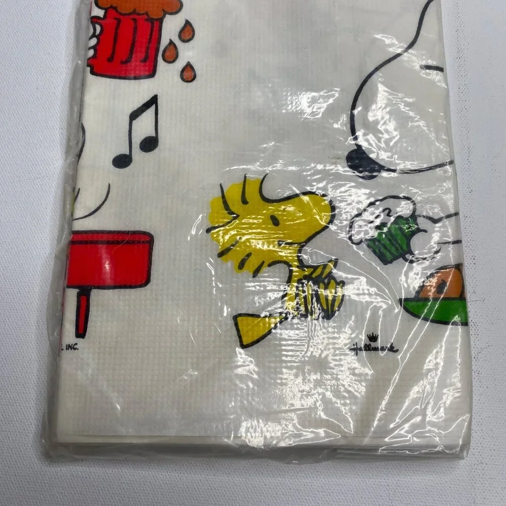 Vintage Peanuts New In Package Snoopy Paper Table Cloth Woodstock Root Beer Food